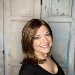 Regal Wig By Mane Attraction -Wig Discount Store MARegalNutmeg